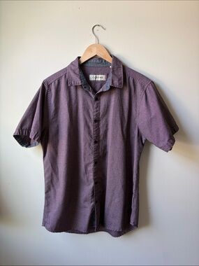 Men's Casual Short-Sleeve Button-Down Shirt in Plum